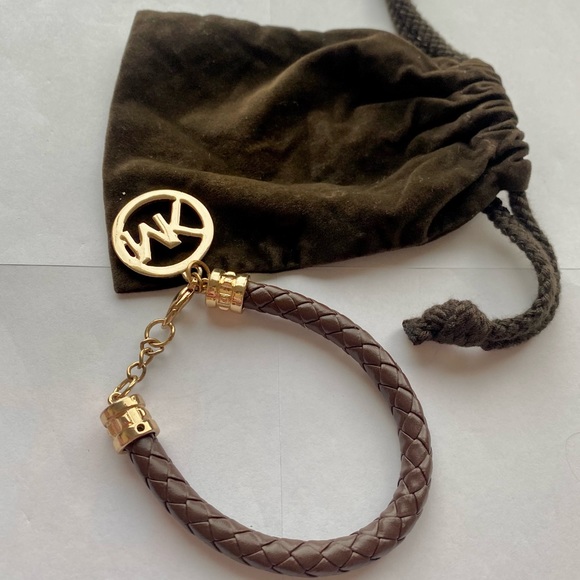 MICHEAL KORS BRAIDED LEATHER BRACELET WITH GOLD PLATED SIGNATURE  CHARM - Picture 3 of 4